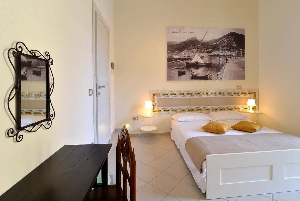 Santi E Saraceni Rooms Салерно Стая снимка