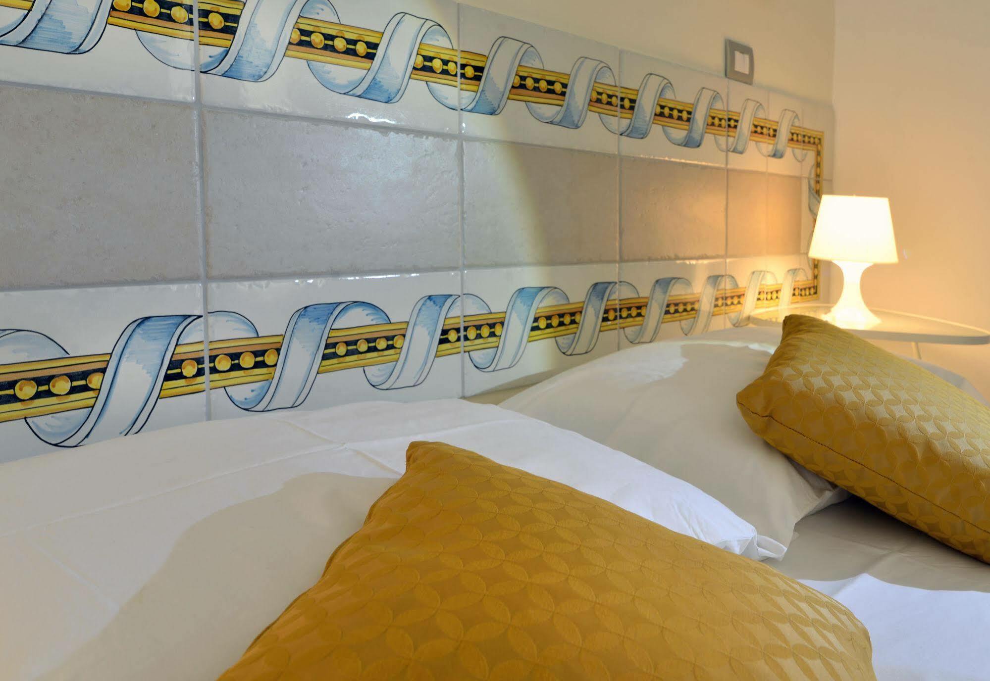 Santi E Saraceni Rooms Салерно Екстериор снимка