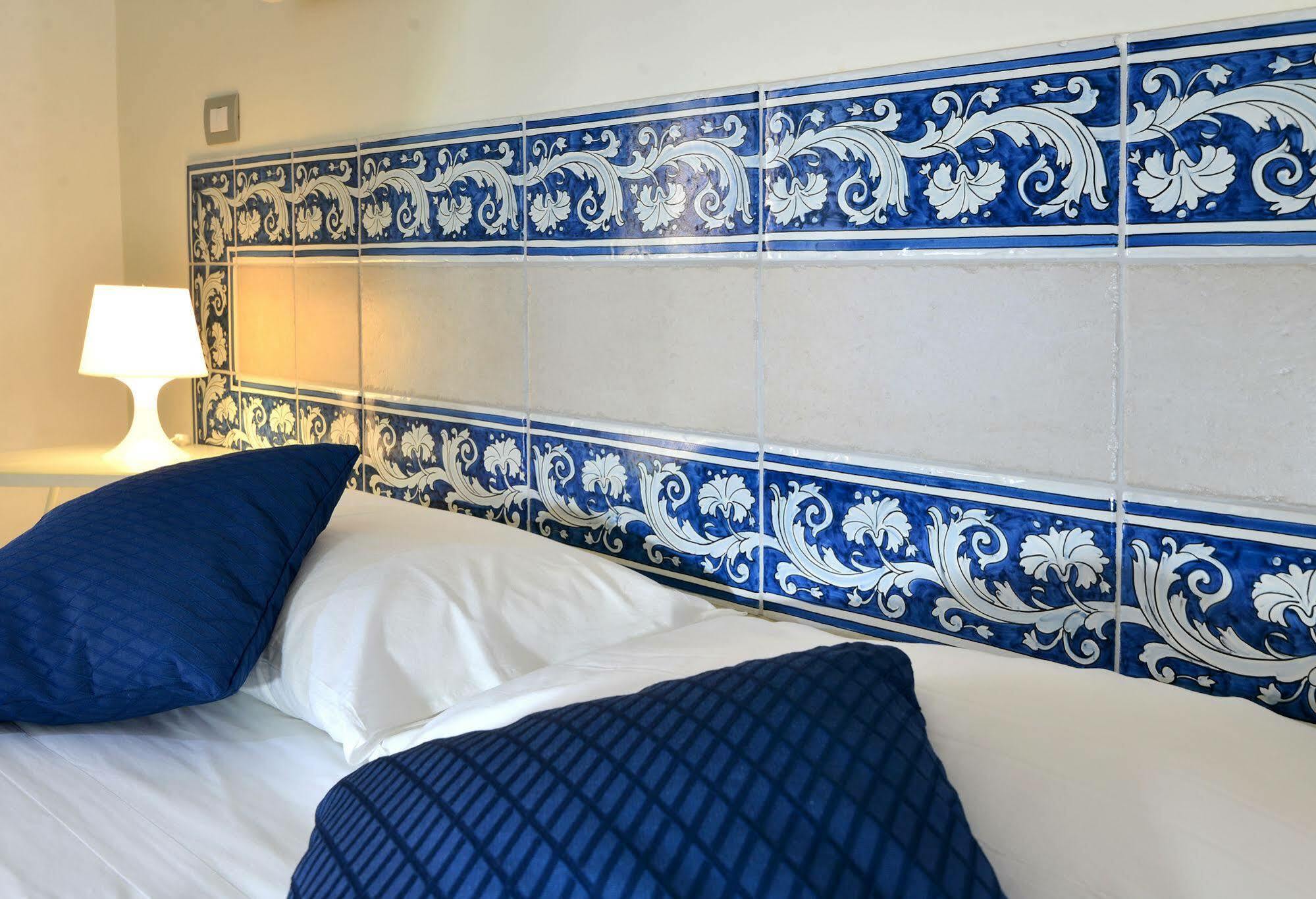 Santi E Saraceni Rooms Салерно Екстериор снимка
