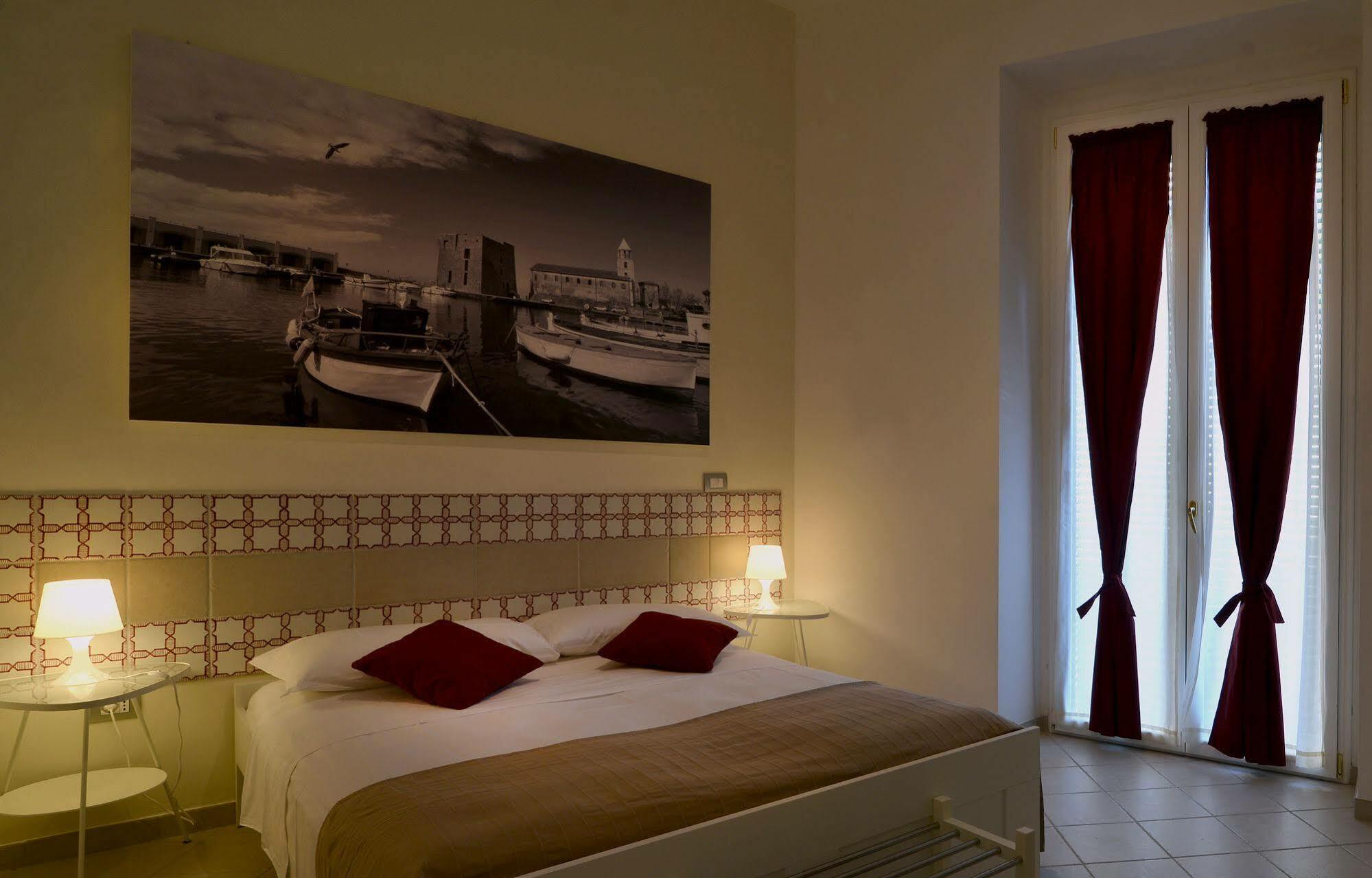Santi E Saraceni Rooms Салерно Екстериор снимка